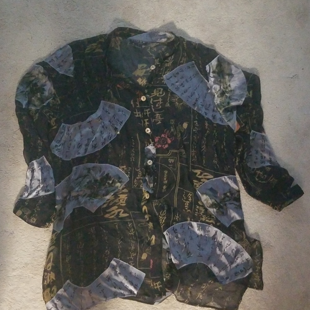 Beautiful flowing long  sleeve Print top Like new